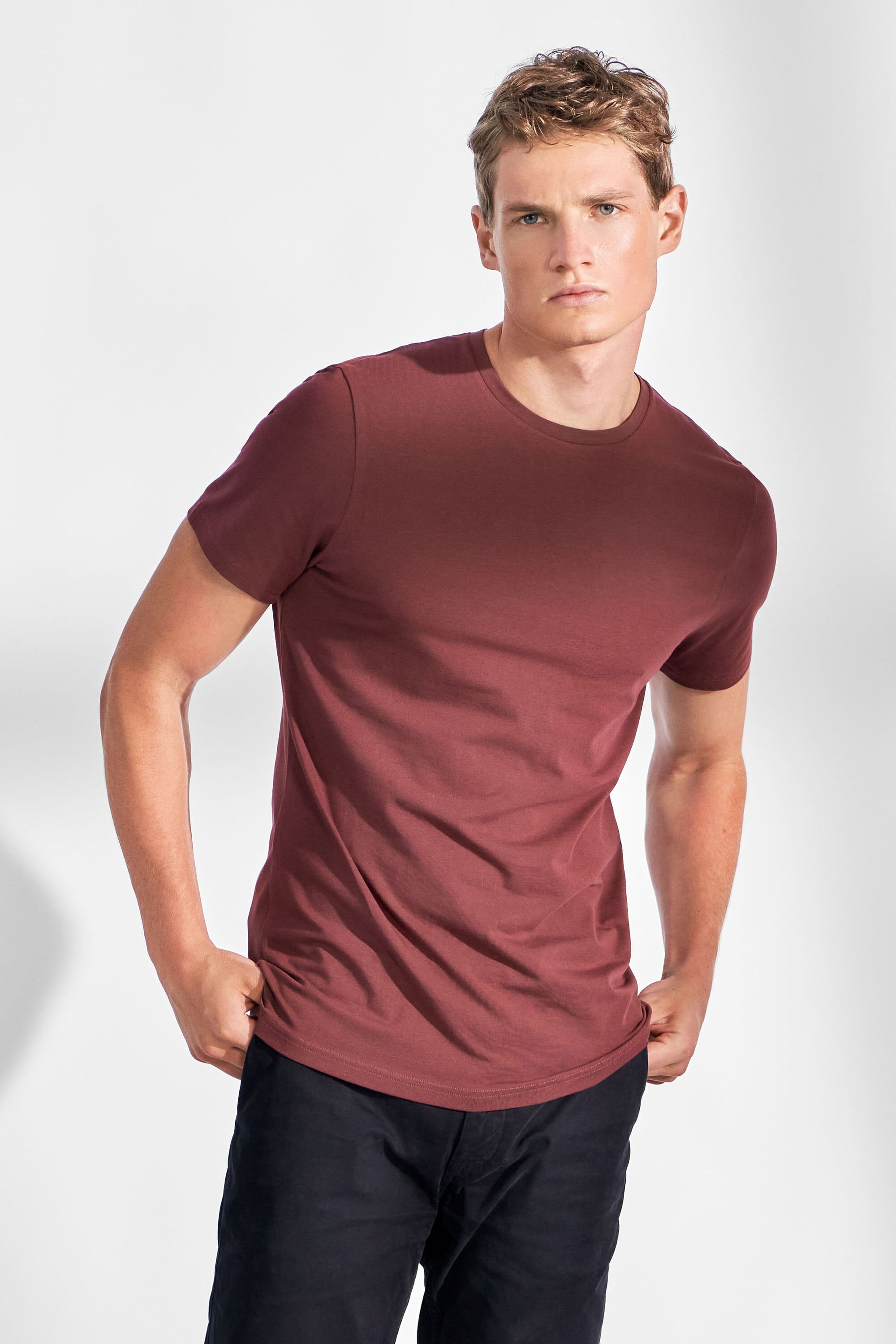 Men's Crew-Neck Burgundy T-shirt made of organic cotton and elastane - Bread  & Boxers